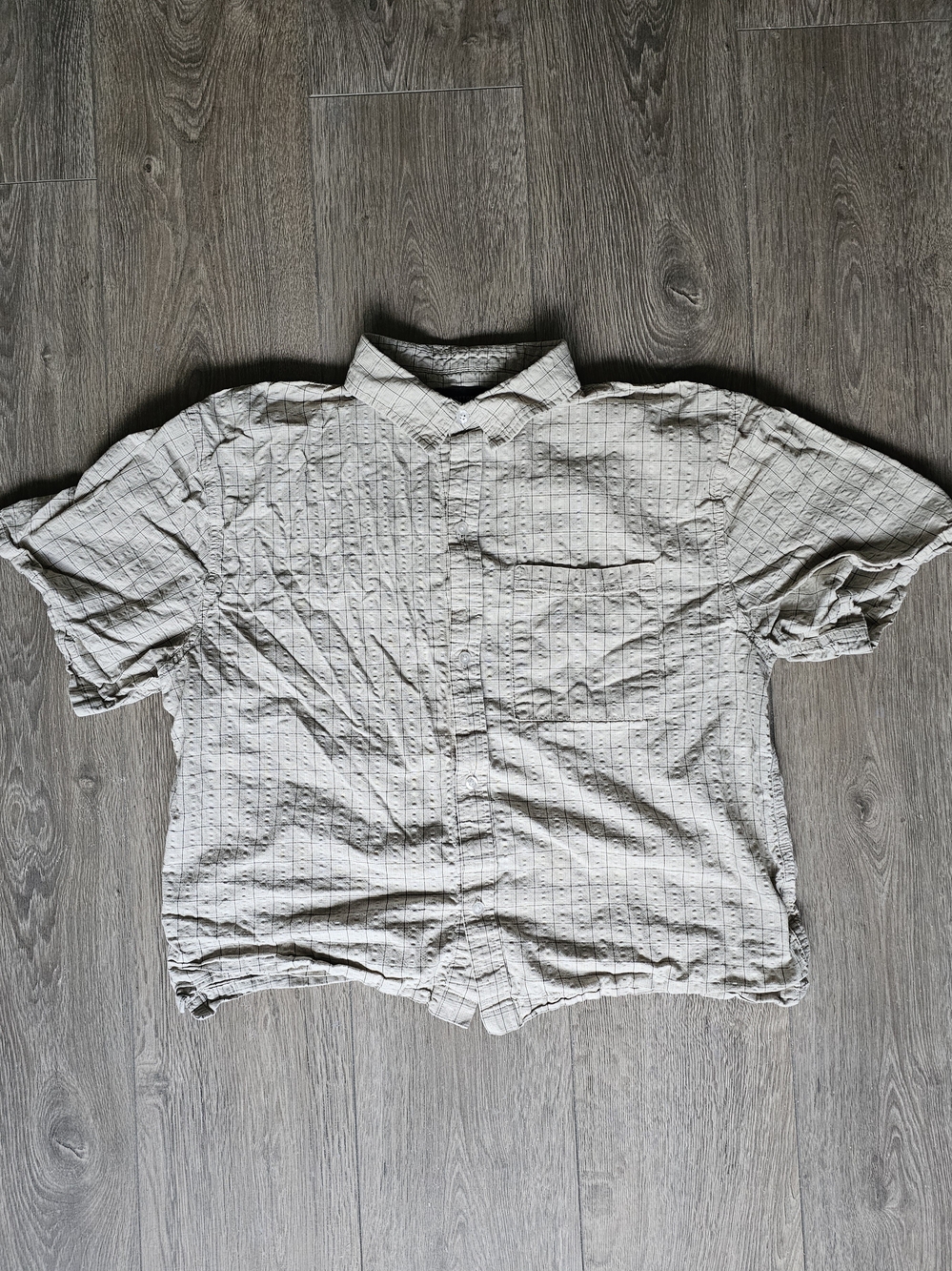 Cotton On Men's Short-Sleeve Button-Down Shirt in Light Beige with Subtle Plaid